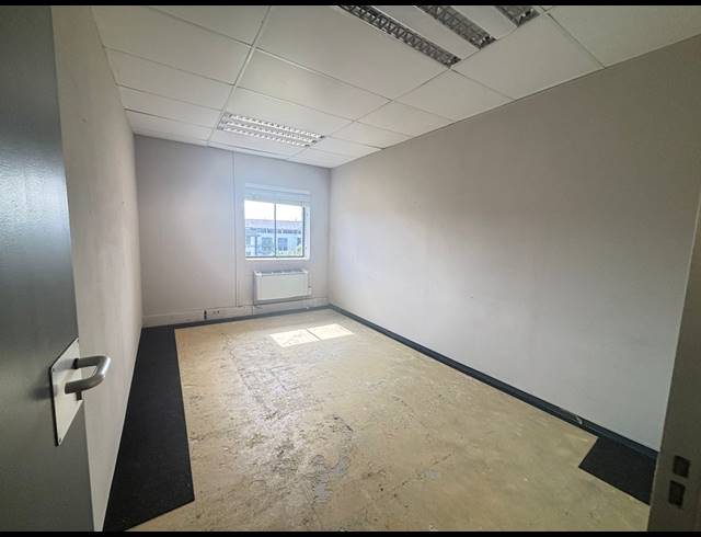 170M² OFFICE TO LET IN TYGER VALLEY